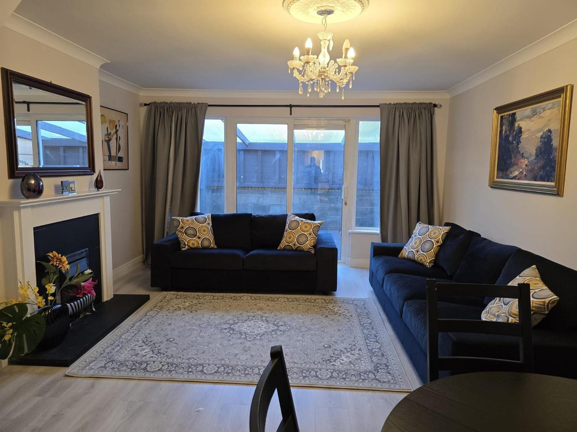 - 3 Bedroom Cosy - Sleeps Max 7 Holiday home *
