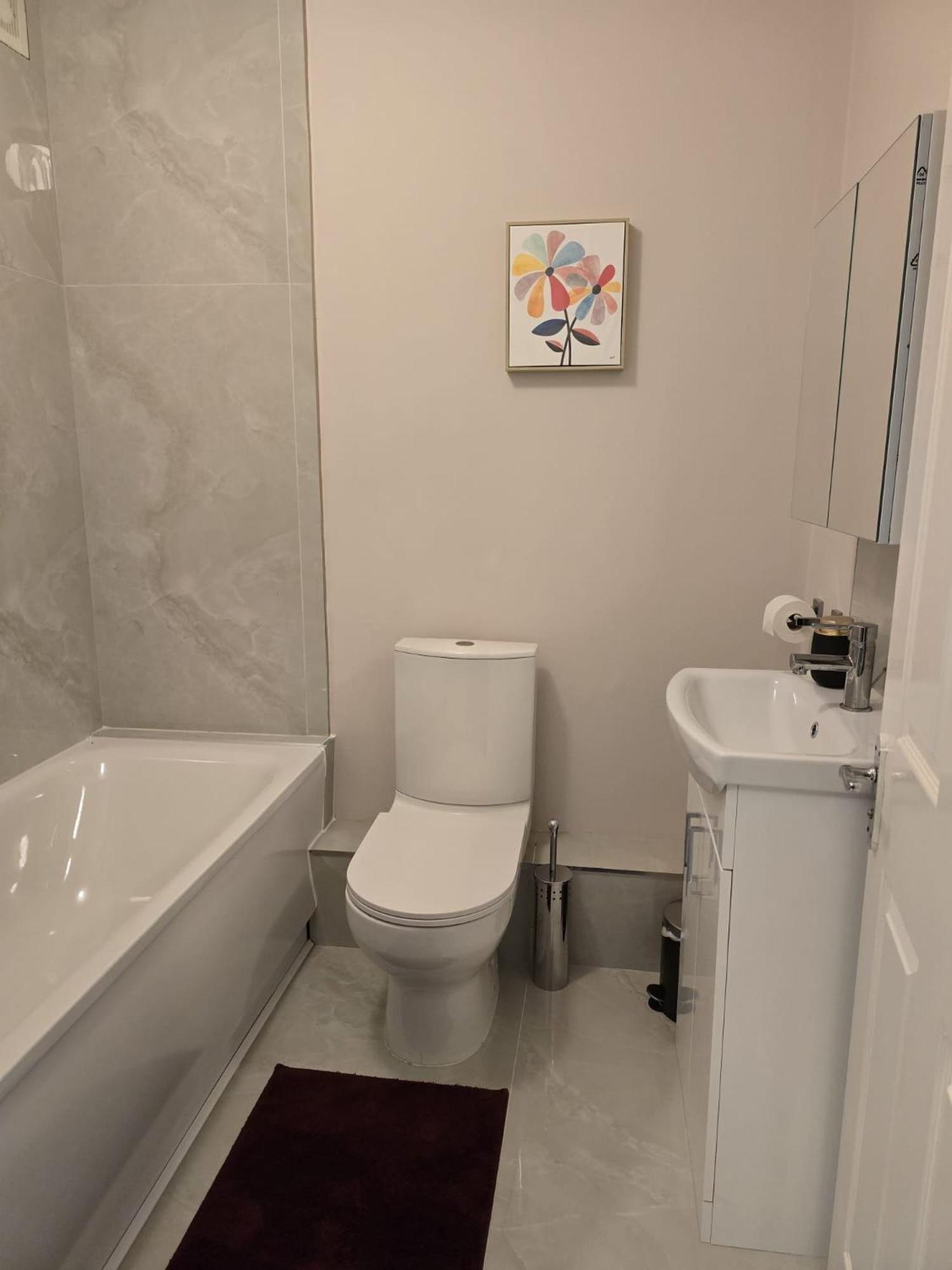 - 3 Bedroom Cosy - Sleeps Max 7 Dublin