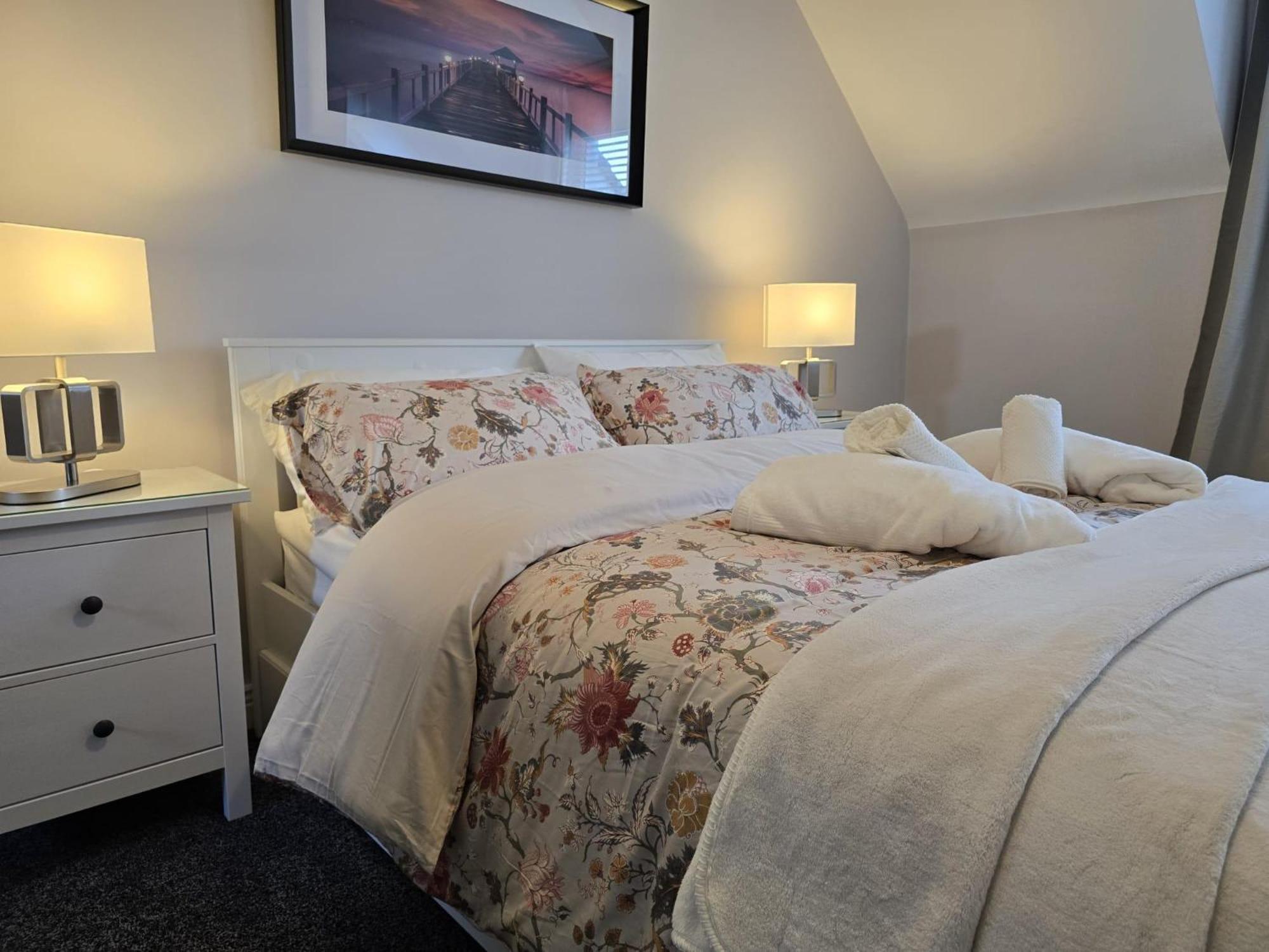 - 3 Bedroom Cosy - Sleeps Max 7