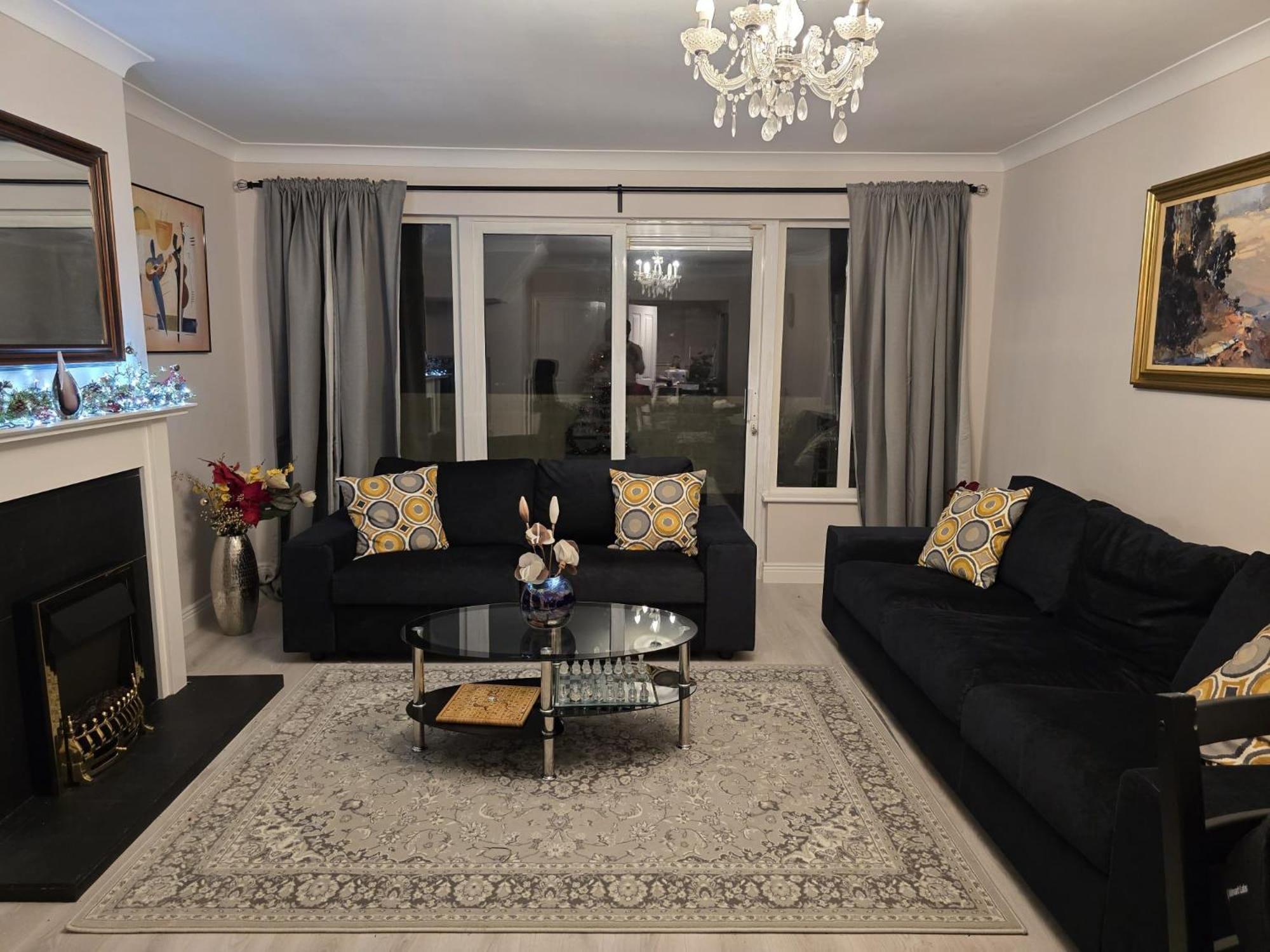 Holiday home - 3 Bedroom Cosy - Sleeps Max 7
