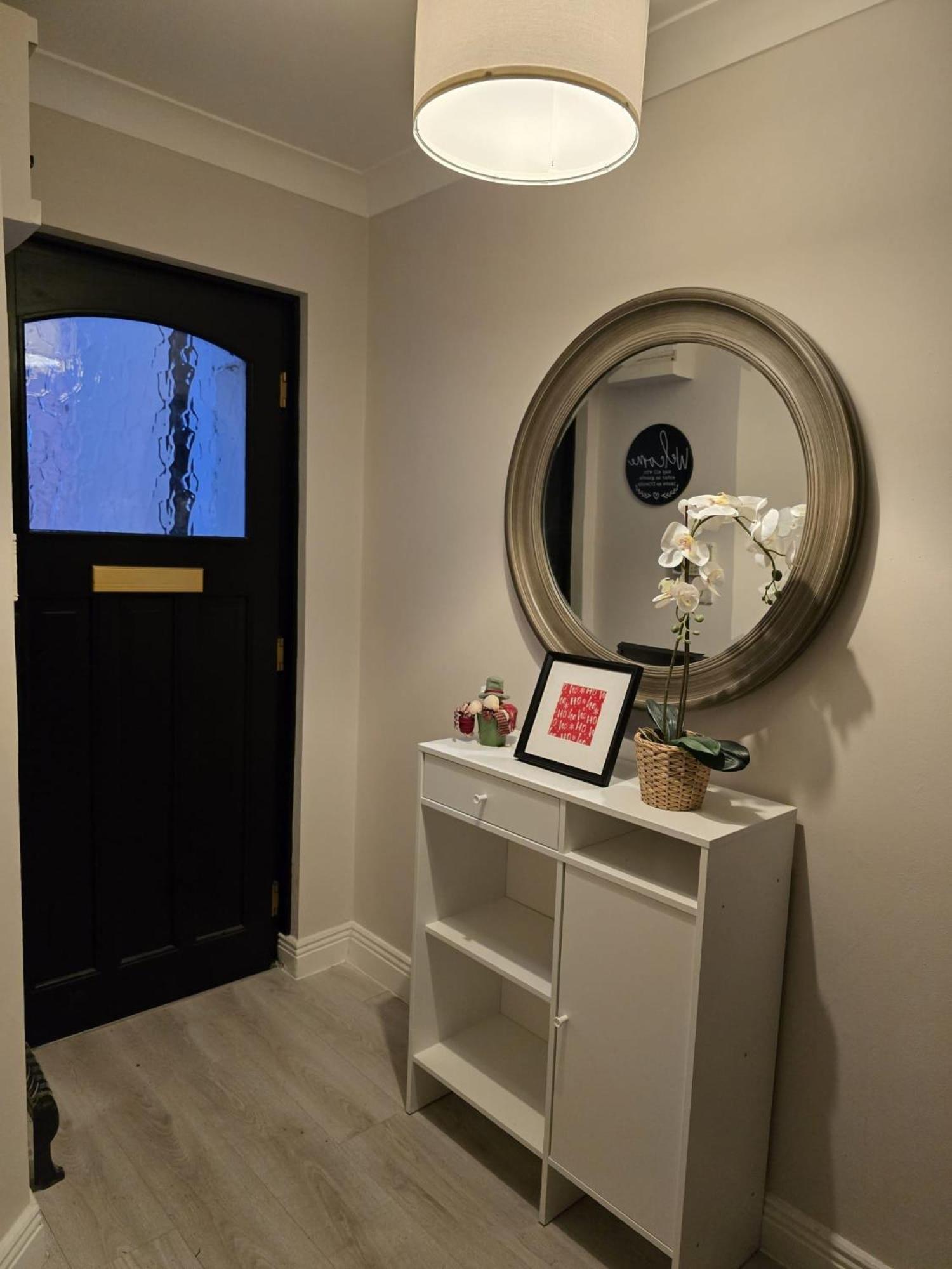 Holiday home - 3 Bedroom Cosy - Sleeps Max 7