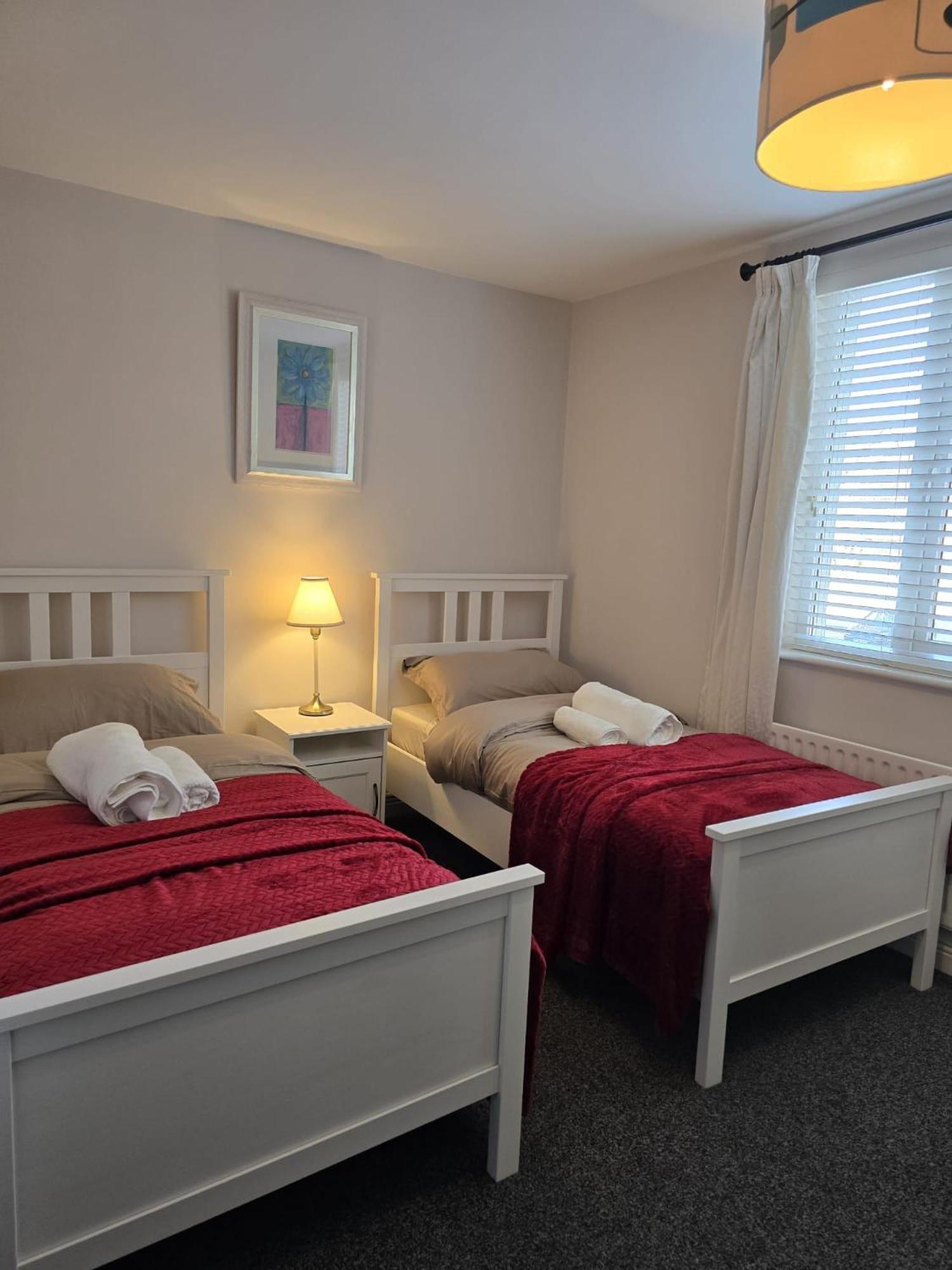 Holiday home - 3 Bedroom Cosy - Sleeps Max 7